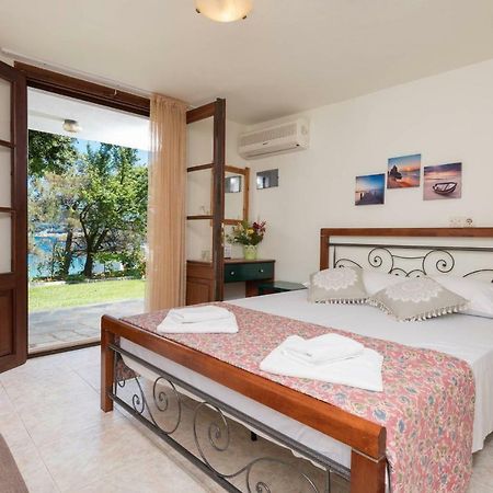 Pension Giannis Αdults Only Коинира Экстерьер фото