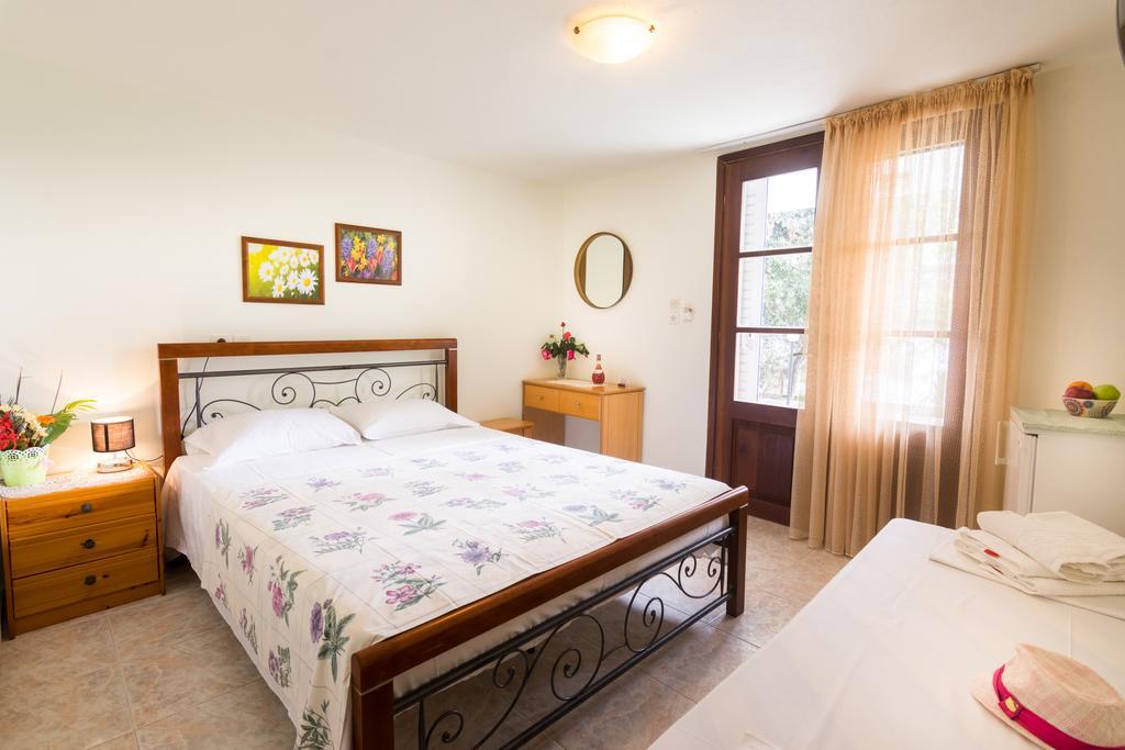 Pension Giannis Αdults Only Коинира Экстерьер фото