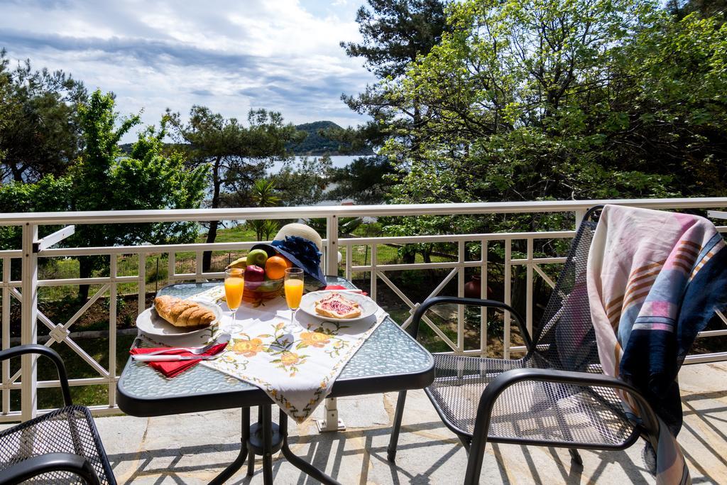 Pension Giannis Αdults Only Коинира Экстерьер фото