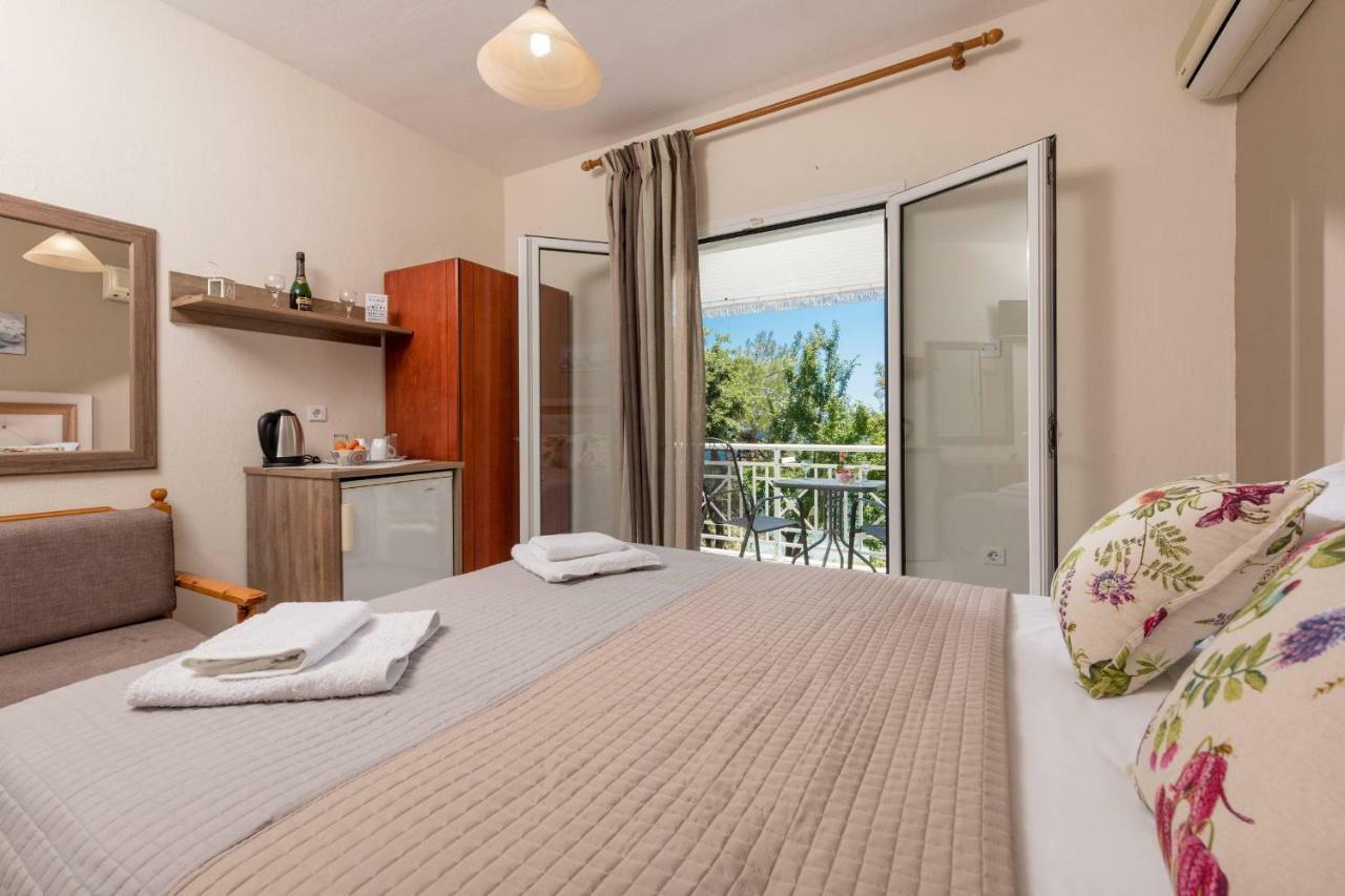 Pension Giannis Αdults Only Коинира Экстерьер фото
