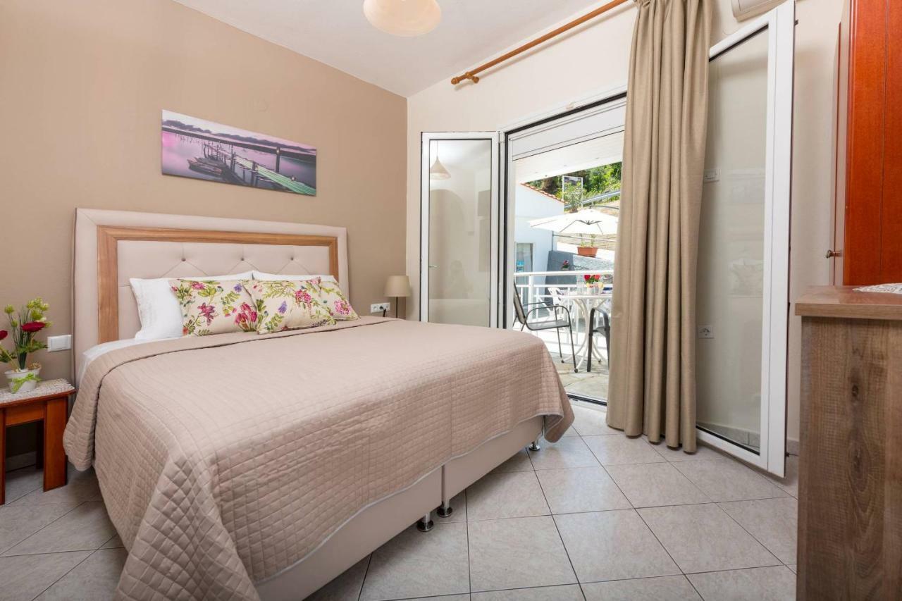 Pension Giannis Αdults Only Коинира Экстерьер фото